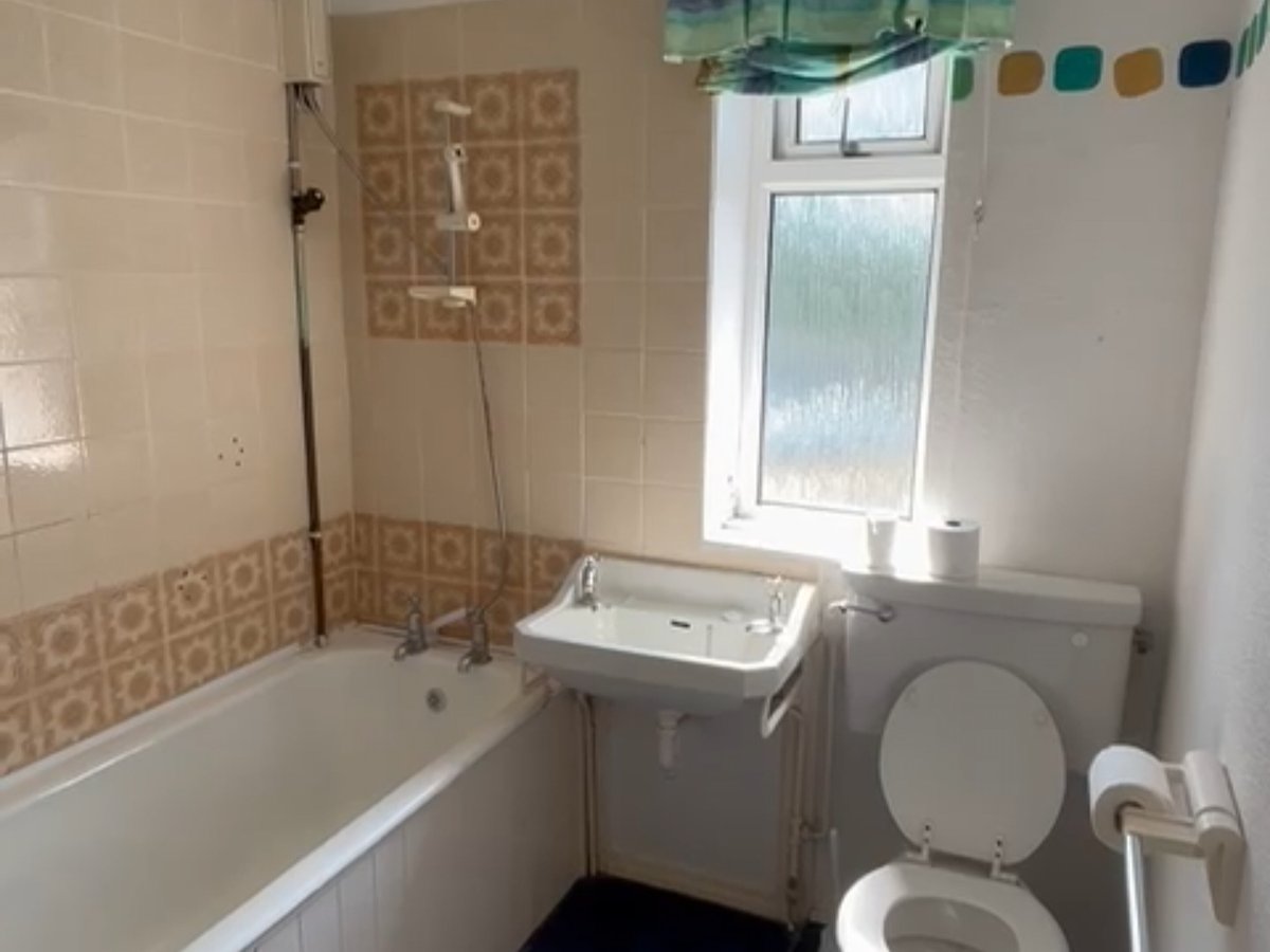 Dated 1990s bathroom before installation